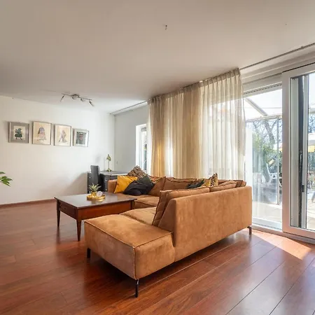 Apartment Casa 82 *